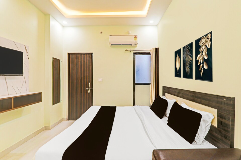 Anand Lok Guest House